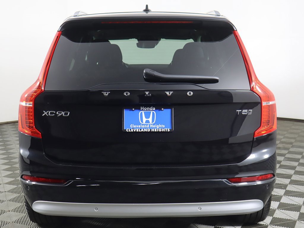 Used 2022 Volvo XC90 T5 Momentum w/ Climate Package image 12
