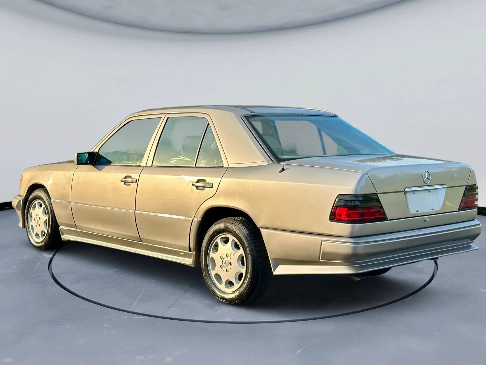 Used 1994 Mercedes-Benz E 320 Sedan image 4