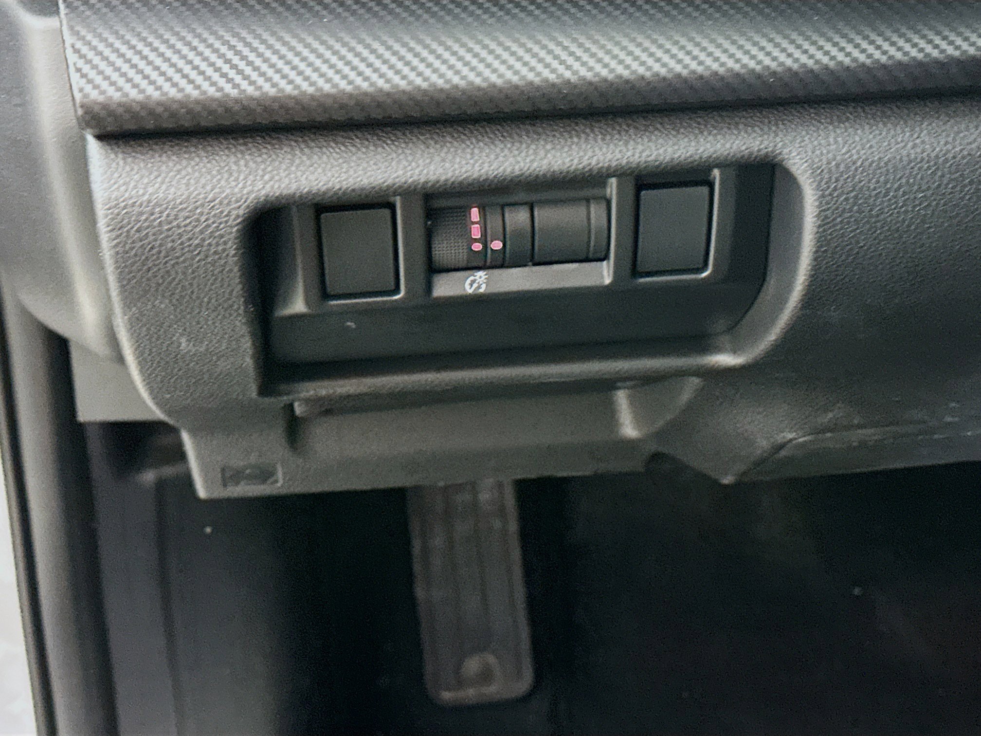 Used 2025 Subaru Crosstrek 2.0i Premium AWD/4WD image 16