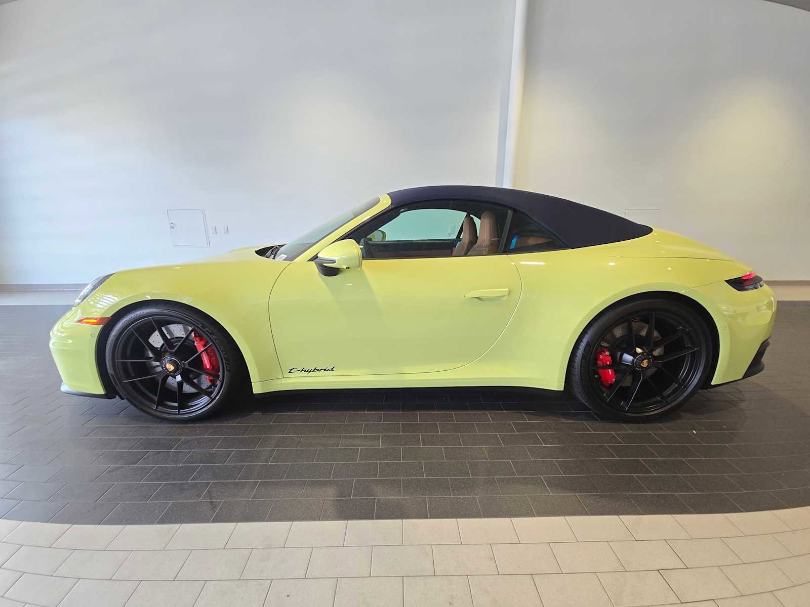 Used 2026 Porsche 911 Carrera 4 GTS AWD/4WD image 2