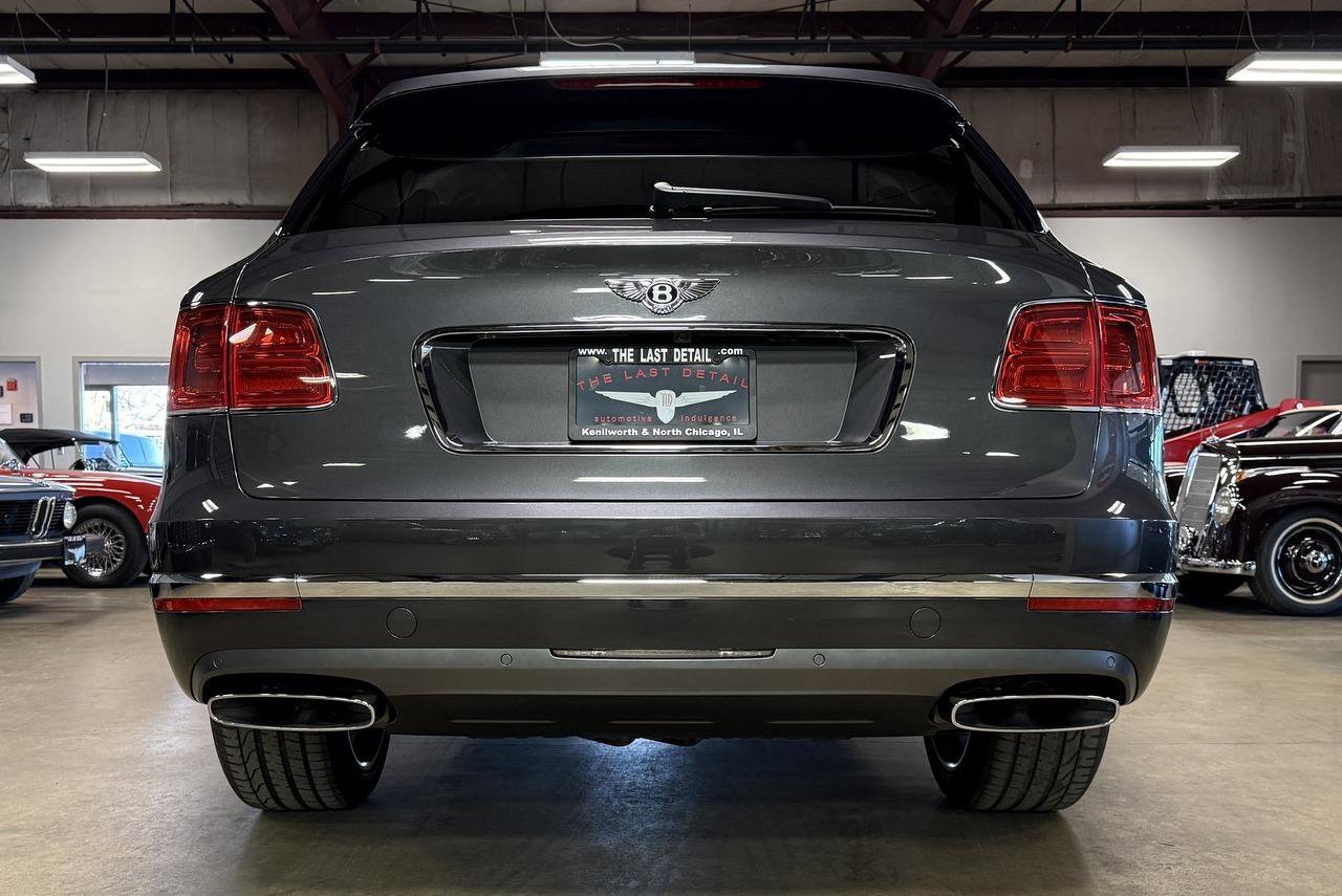 Used 2018 Bentley Bentayga image 16