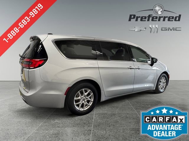 Used 2024 Chrysler Pacifica Touring-L FWD image 18