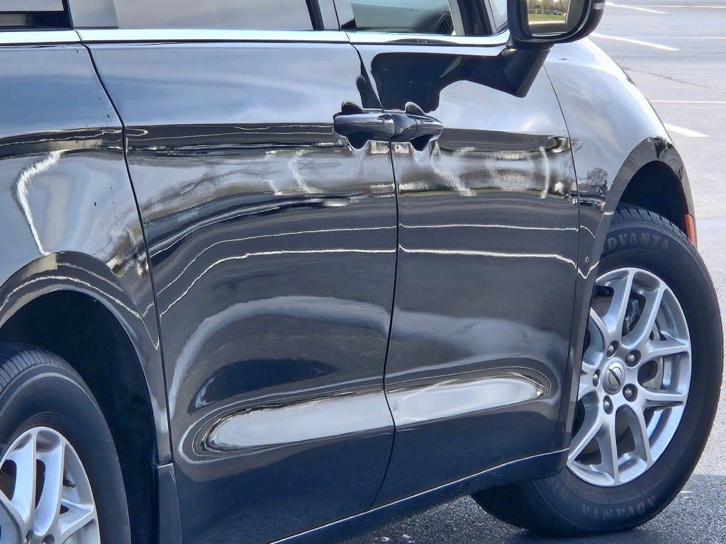 Used 2023 Chrysler Pacifica Touring-L FWD image 12