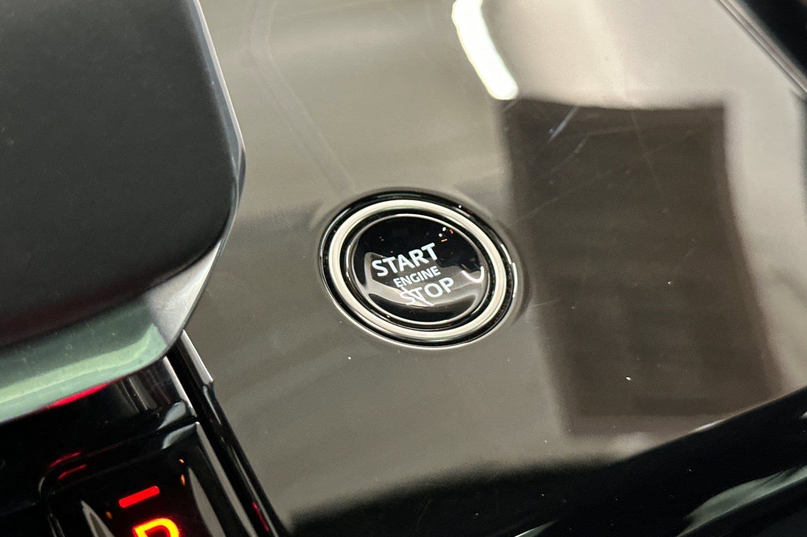 Certified 2025 Land Rover Range Rover Sport SE image 36