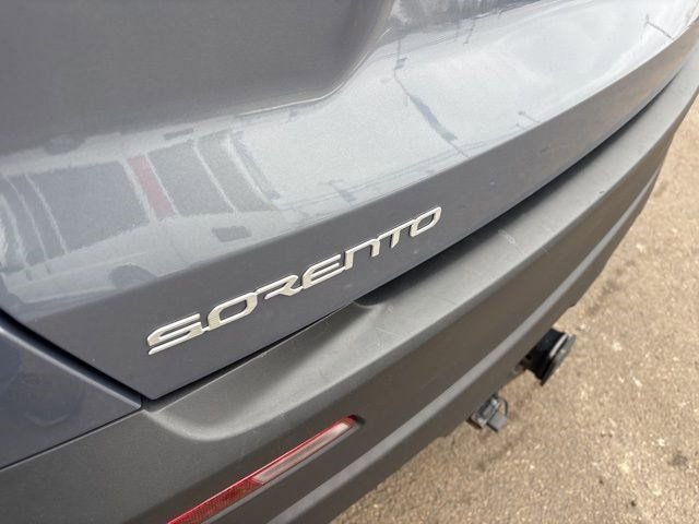 Used 2023 Kia Sorento LX image 46