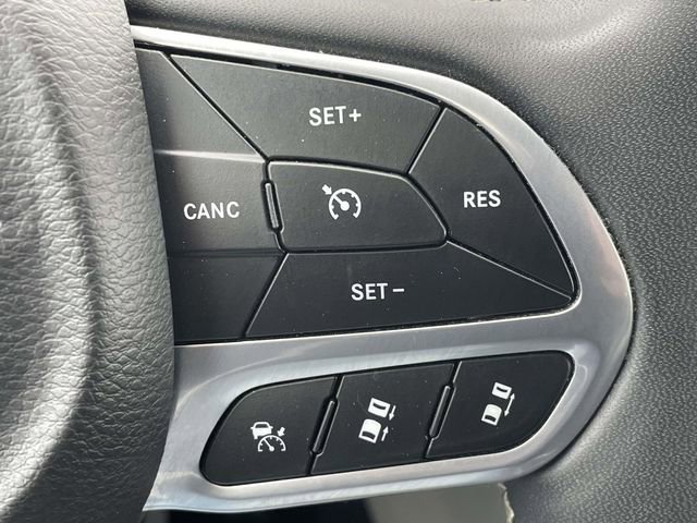 Used 2024 Chrysler Pacifica Touring-L image 33