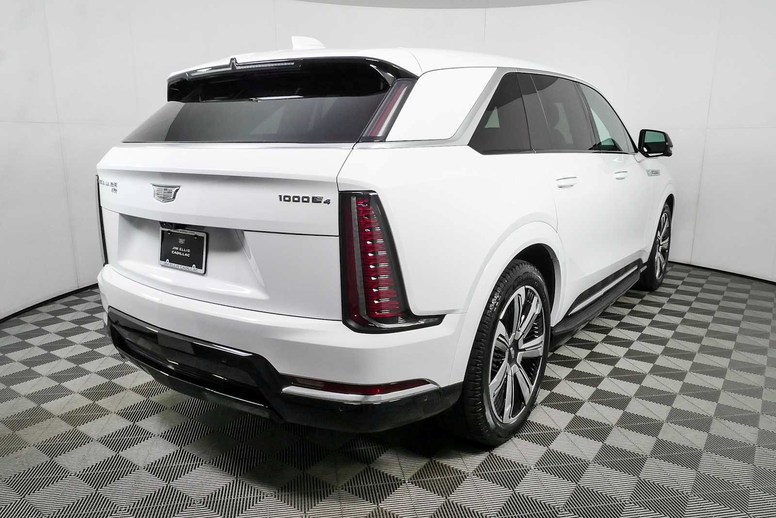 Certified 2025 Cadillac Escalade IQ Luxury 2 w/ LPO, Premium Carpet Package AWD/4WD image 3