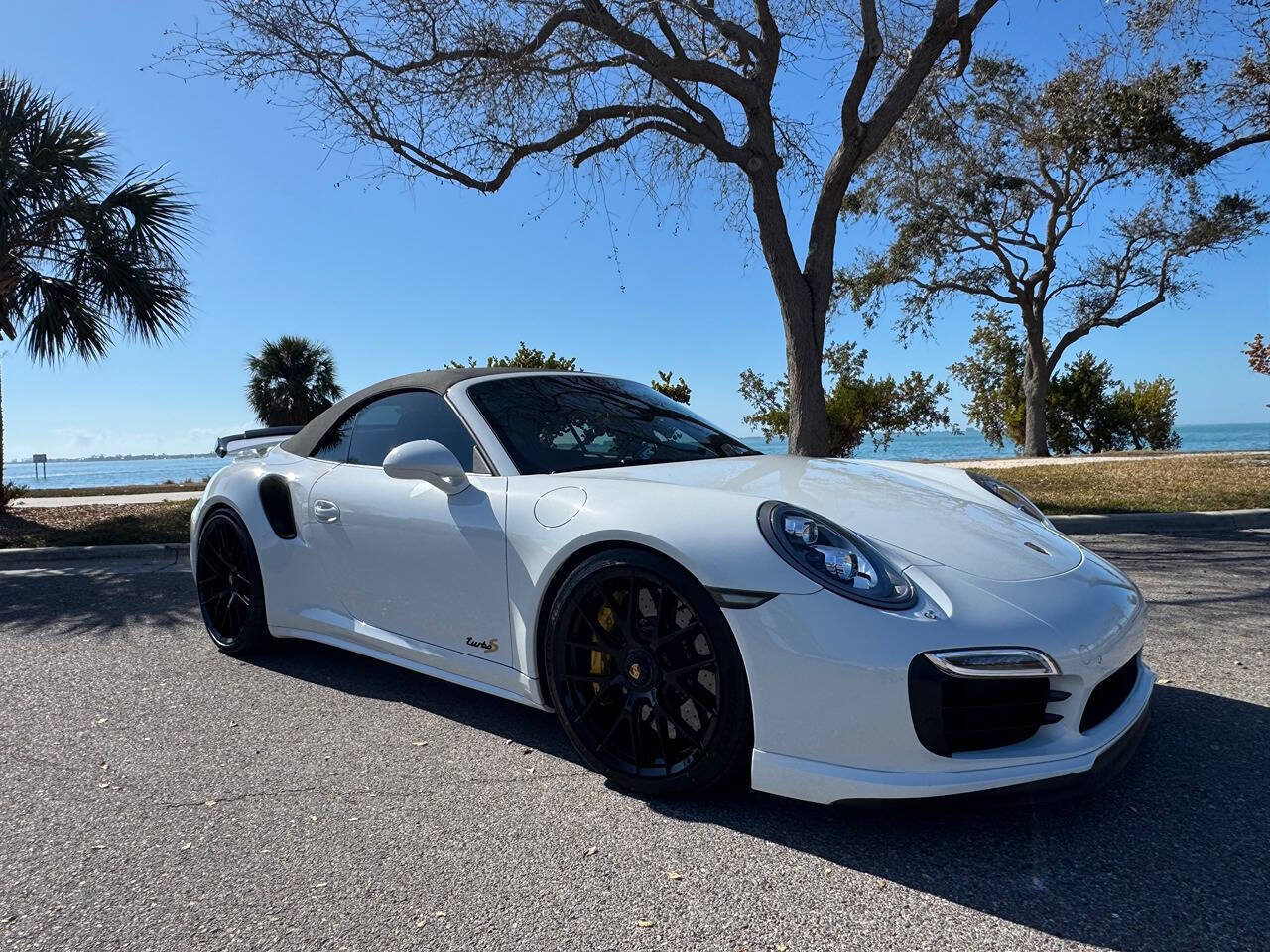 Used 2015 Porsche 911 Turbo S AWD/4WD image 21