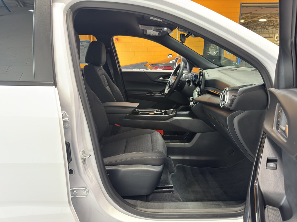 Used 2026 Chevrolet Equinox LT AWD/4WD image 16