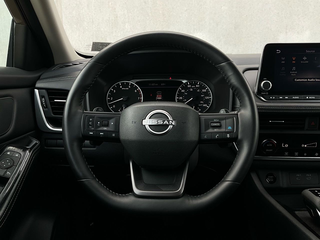 Used 2025 Nissan Rogue SV image 32