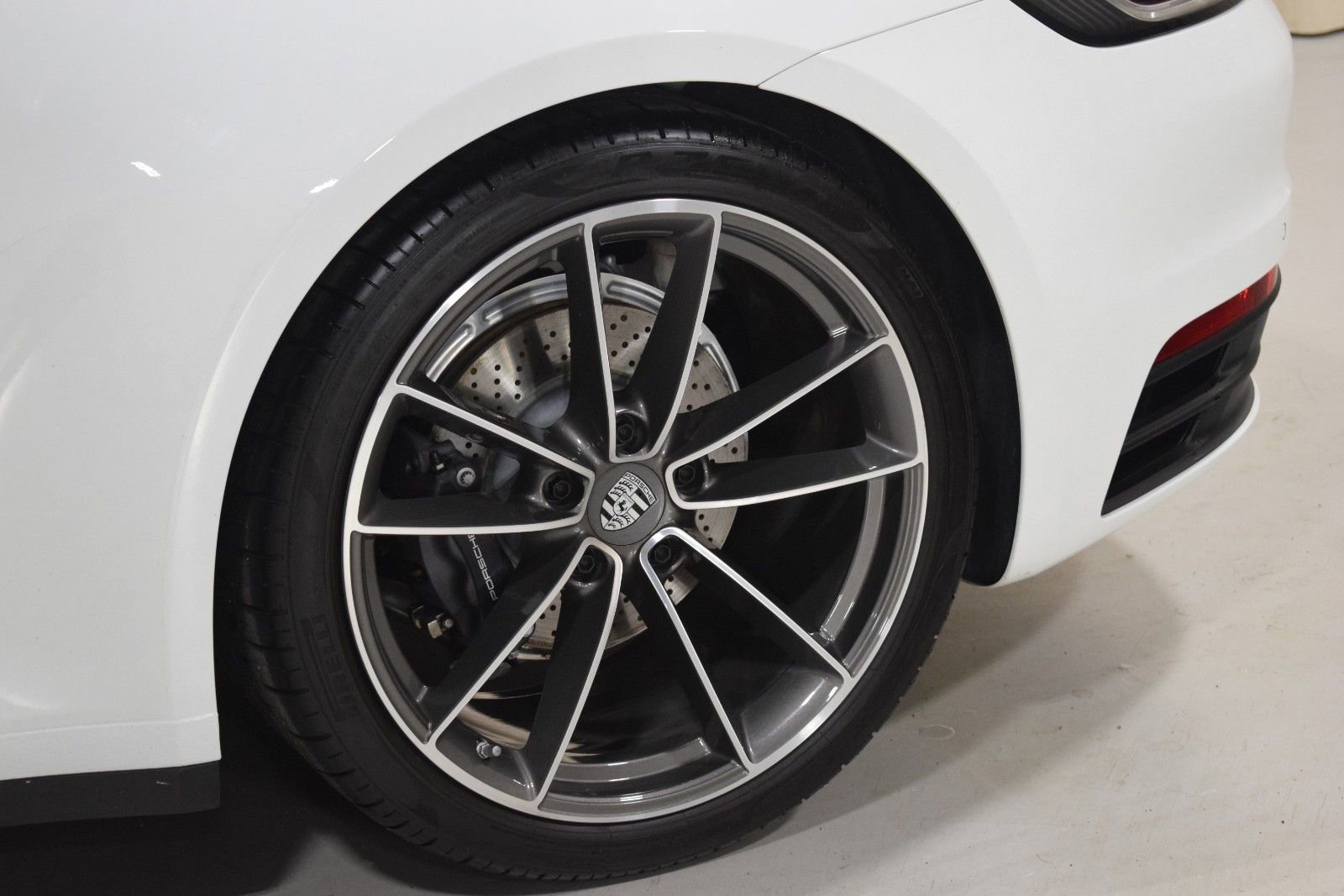 Used 2024 Porsche 911 Carrera RWD image 6