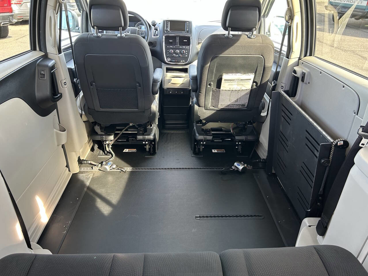 Used 2018 Dodge Grand Caravan SE w/ Power Convenience Group I image 11
