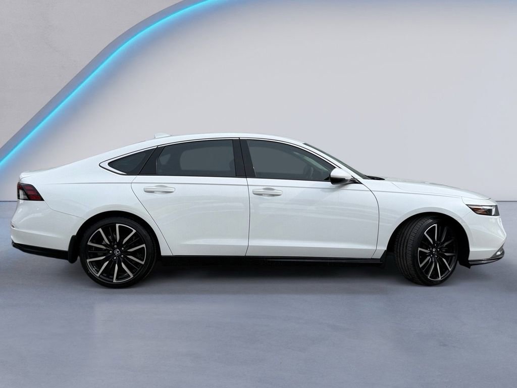 Used 2023 Honda Accord Touring image 3