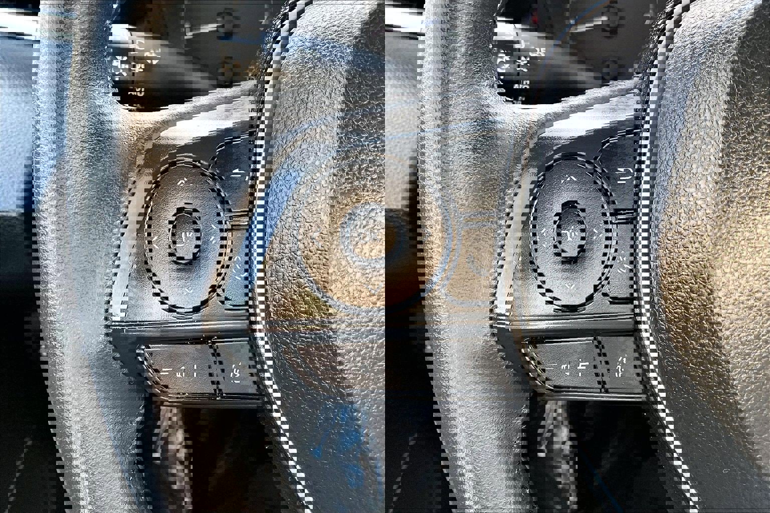 Used 2023 Toyota Corolla SE w/ SE Premium Package image 17