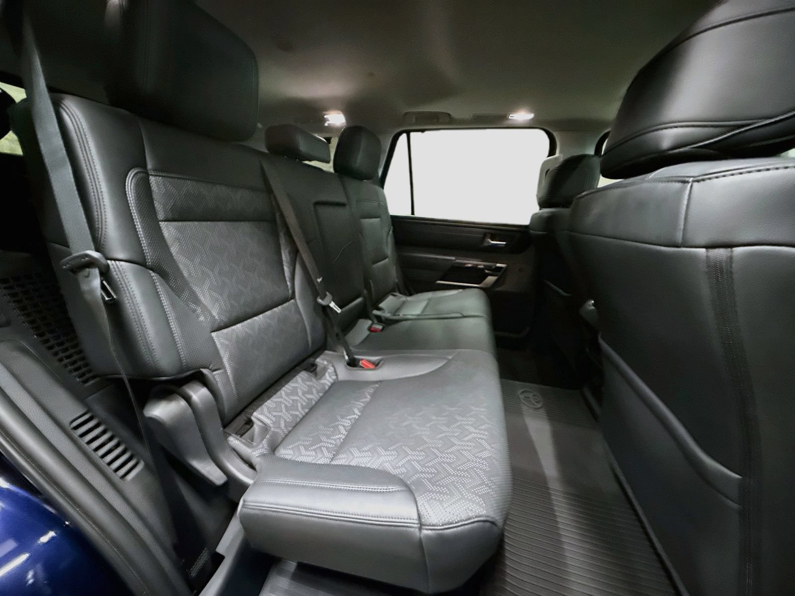 Used 2024 Toyota Sequoia Limited w/ TRD Off-Road Package AWD/4WD image 33