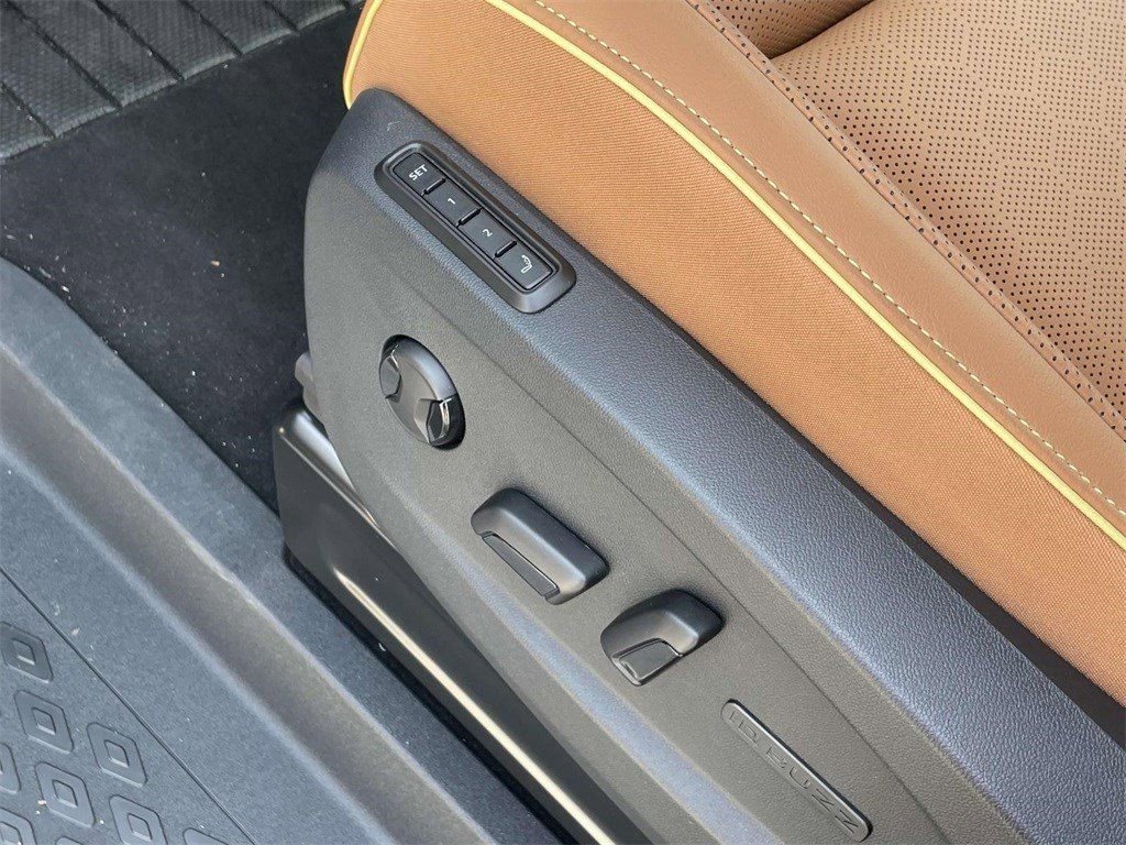New 2025 Volkswagen ID. Buzz Pro S RWD image 20