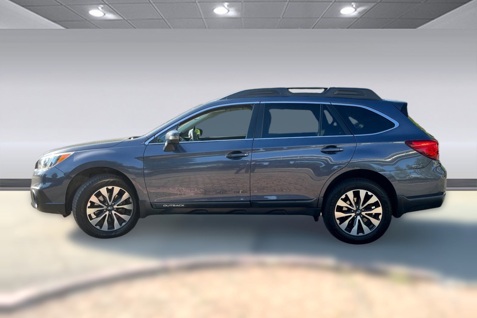 Used 2017 Subaru Outback 3.6R Limited image 2