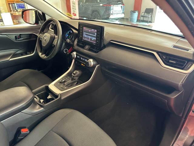 Certified 2021 Toyota RAV4 LE AWD/4WD image 17