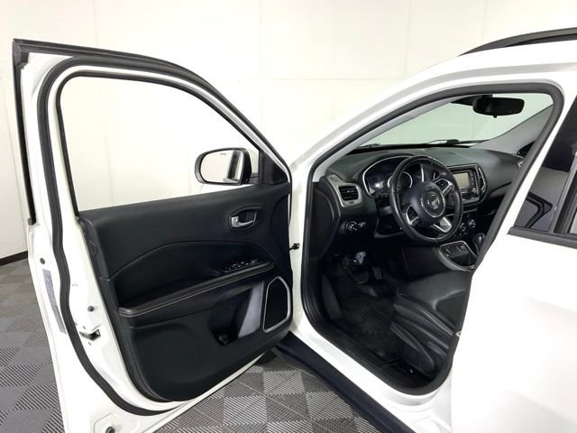 Used 2018 Jeep Compass Latitude w/ Cold Weather Group FWD image 26