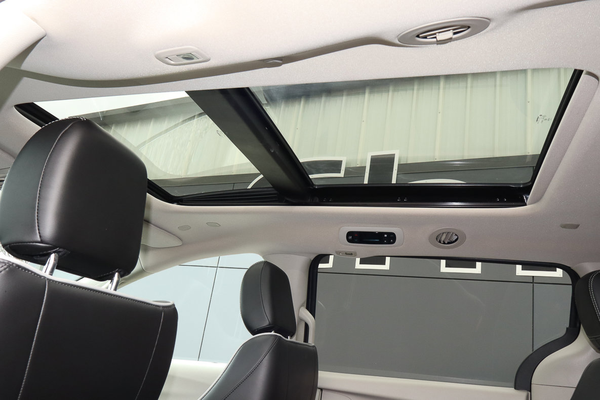Used 2023 Chrysler Pacifica Limited image 9
