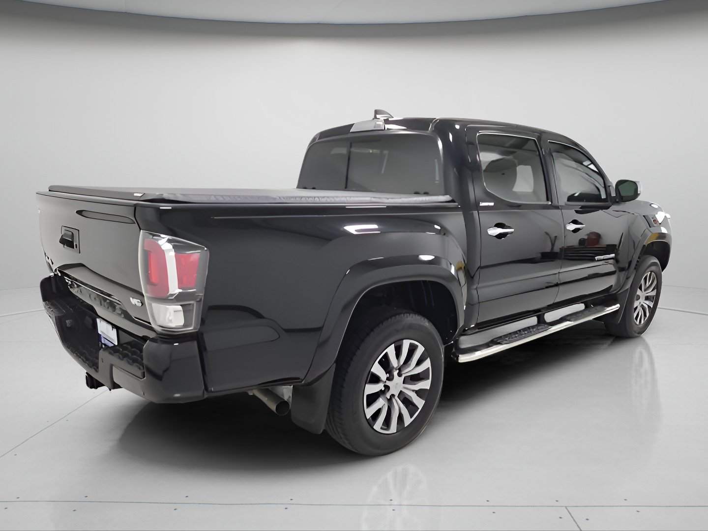 Used 2022 Toyota Tacoma Limited AWD/4WD image 6