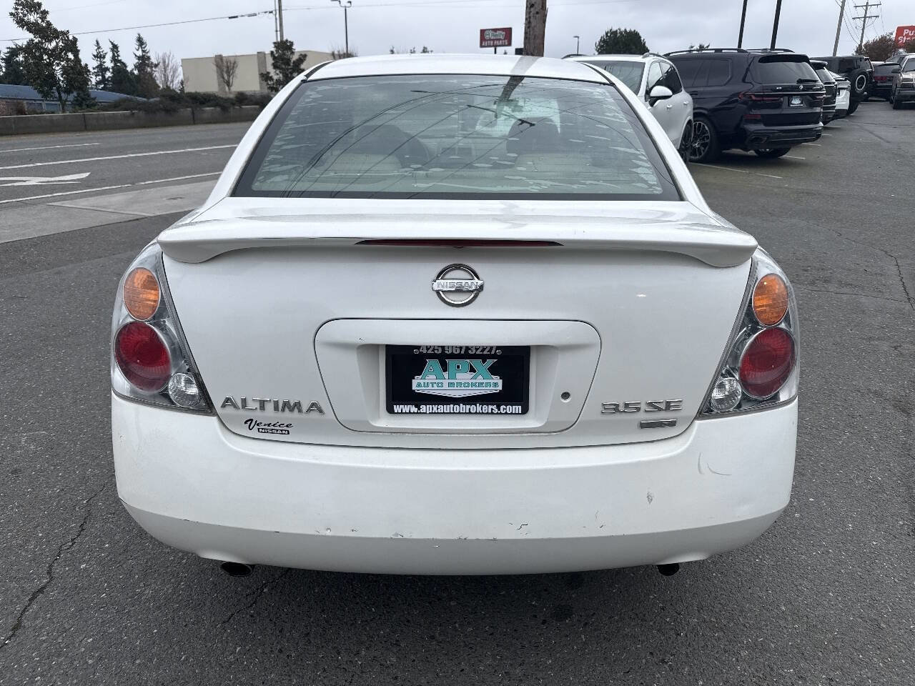 Used 2002 Nissan Altima 3.5 SE w/ Leather Pkg FWD image 4