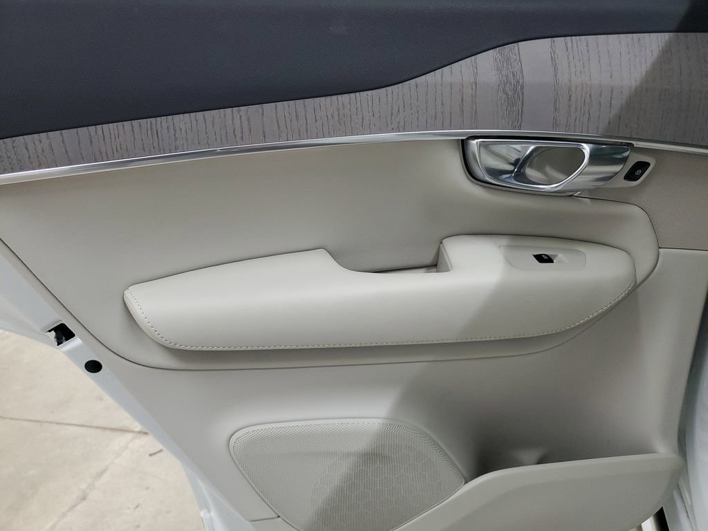 New 2025 Volvo XC90 B6 Plus w/ Protection Package Premier image 16