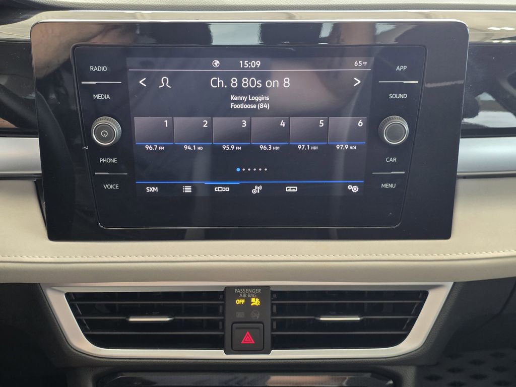 Used 2025 Volkswagen Taos SE FWD image 10