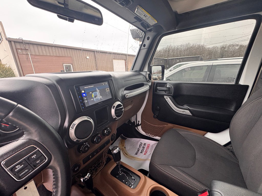 Used 2016 Jeep Wrangler Rubicon w/ Connectivity Group AWD/4WD image 10