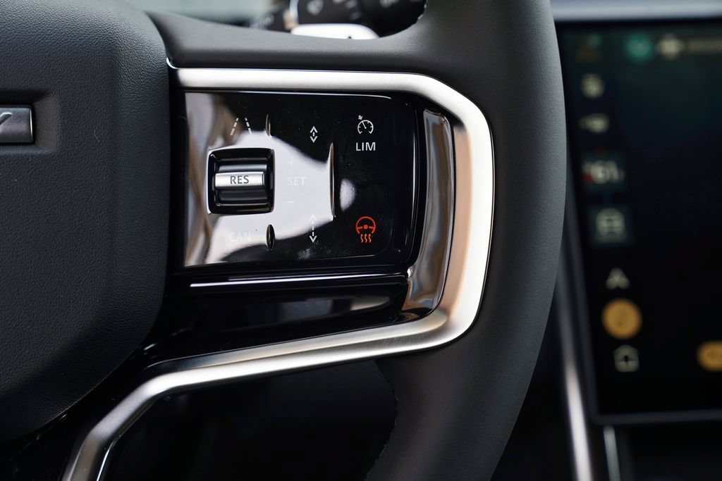 New 2026 Land Rover Discovery Sport Landmark AWD/4WD image 17
