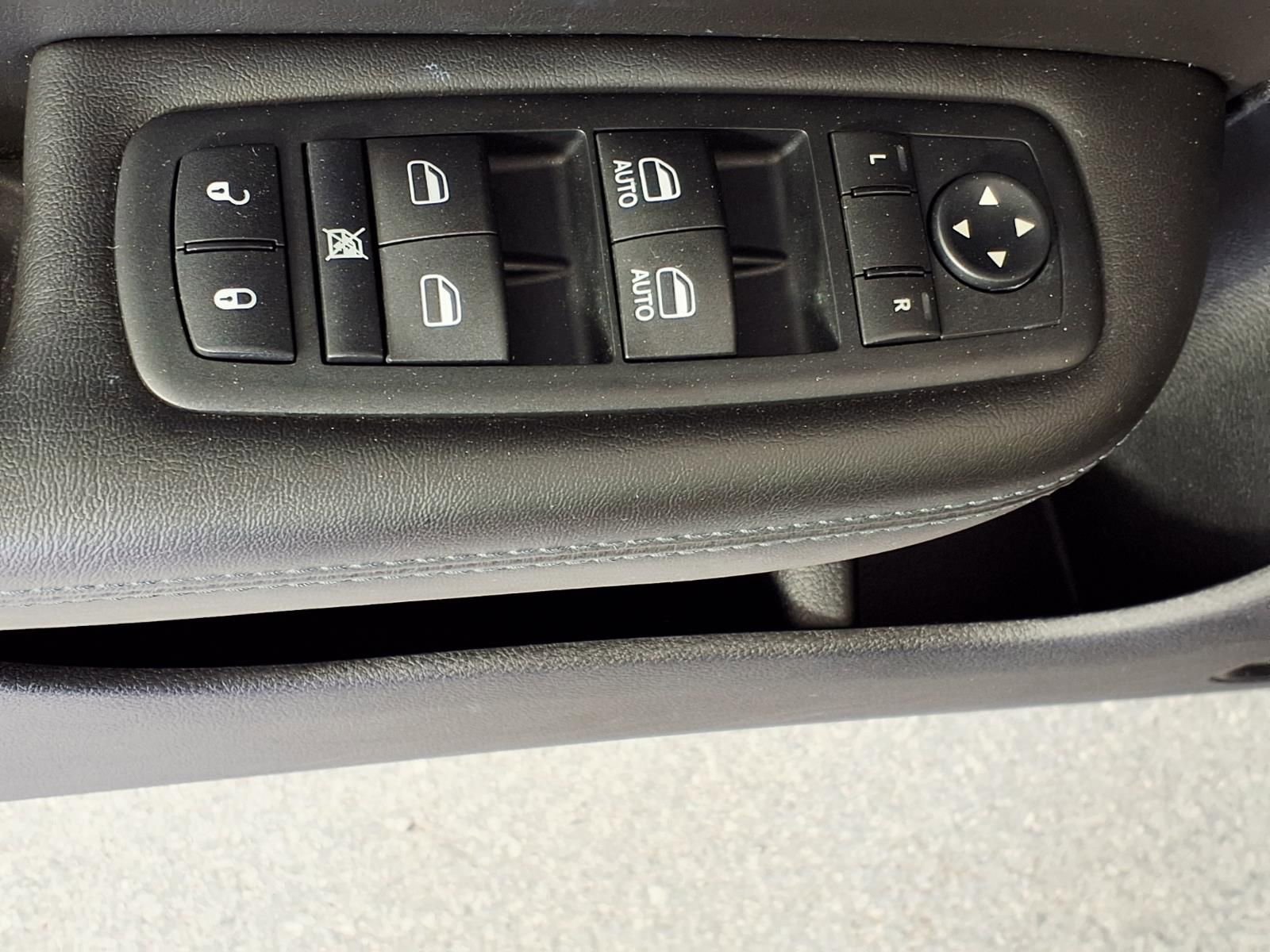 Used 2015 Chrysler 200 S w/ Navigation & Sound Group I image 15