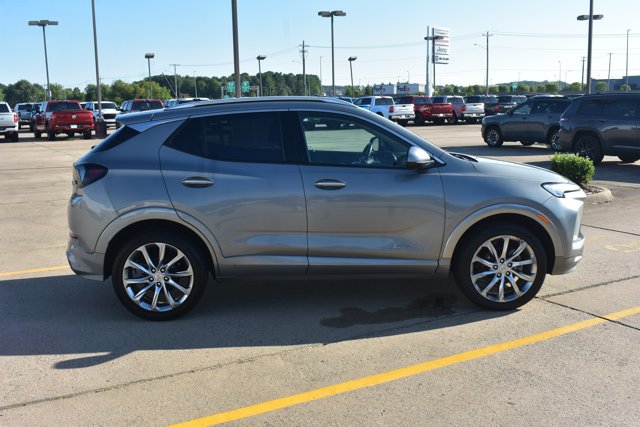 Used 2024 Buick Encore GX Avenir w/ Avenir Technology Package AWD/4WD image 4