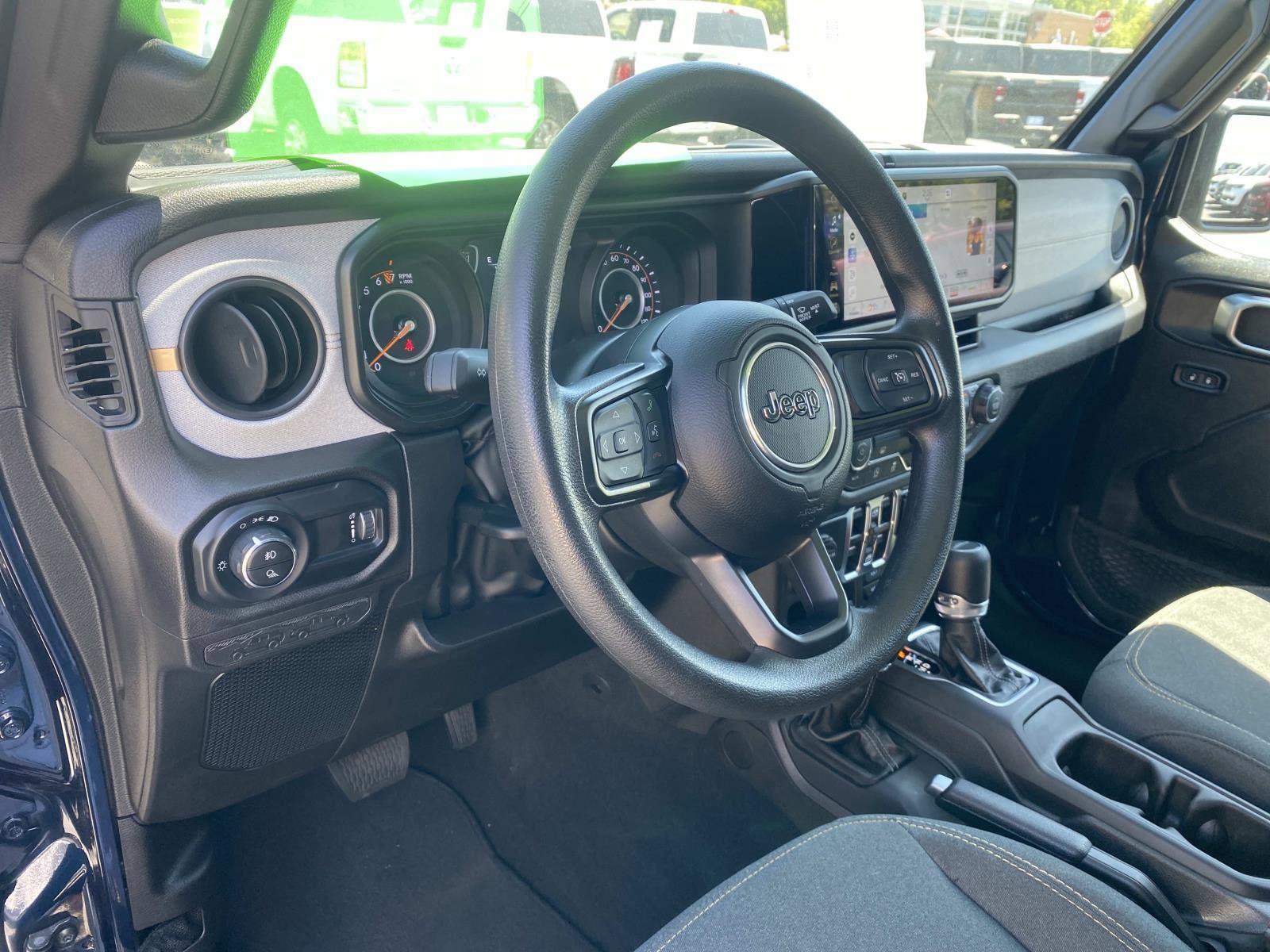 Used 2025 Jeep Gladiator Sport AWD/4WD image 24