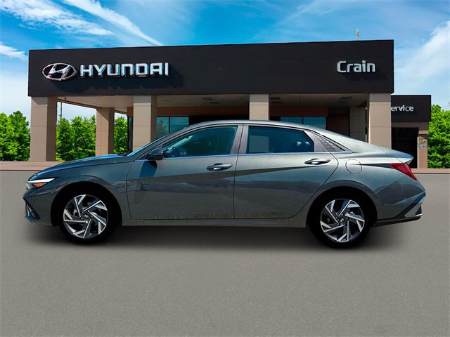 New 2025 Hyundai Elantra Limited image 3