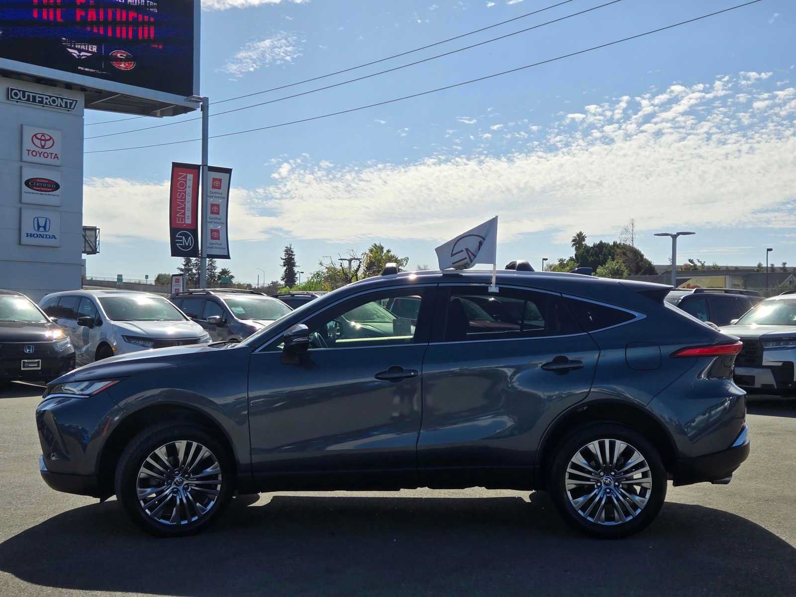 Used 2022 Toyota Venza XLE AWD/4WD image 4