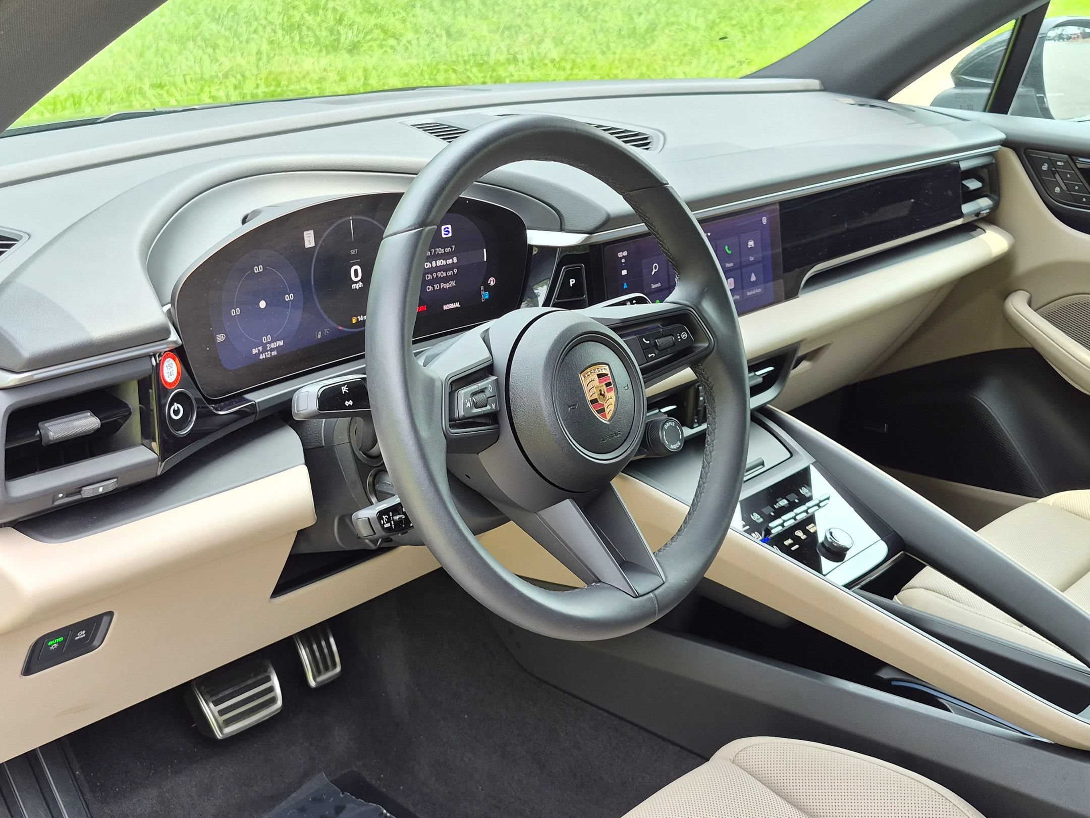 Certified 2025 Porsche Macan Electric RWD image 4
