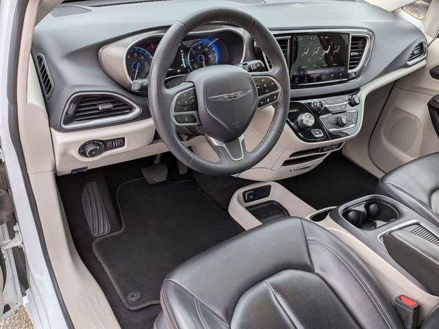 Certified 2023 Chrysler Pacifica Touring-L image 11