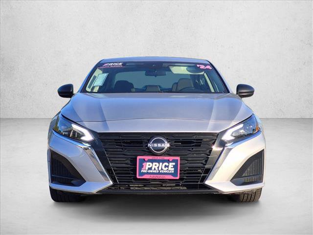 Used 2024 Nissan Altima 2.5 SV FWD image 2