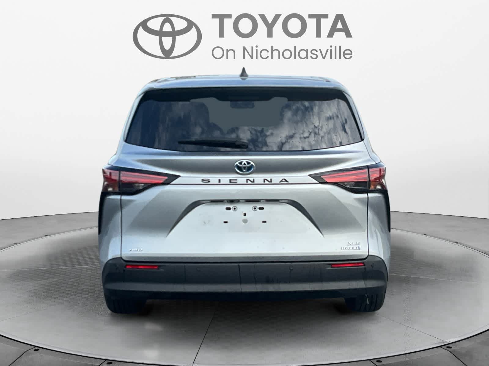 Used 2021 Toyota Sienna XLE AWD/4WD image 4