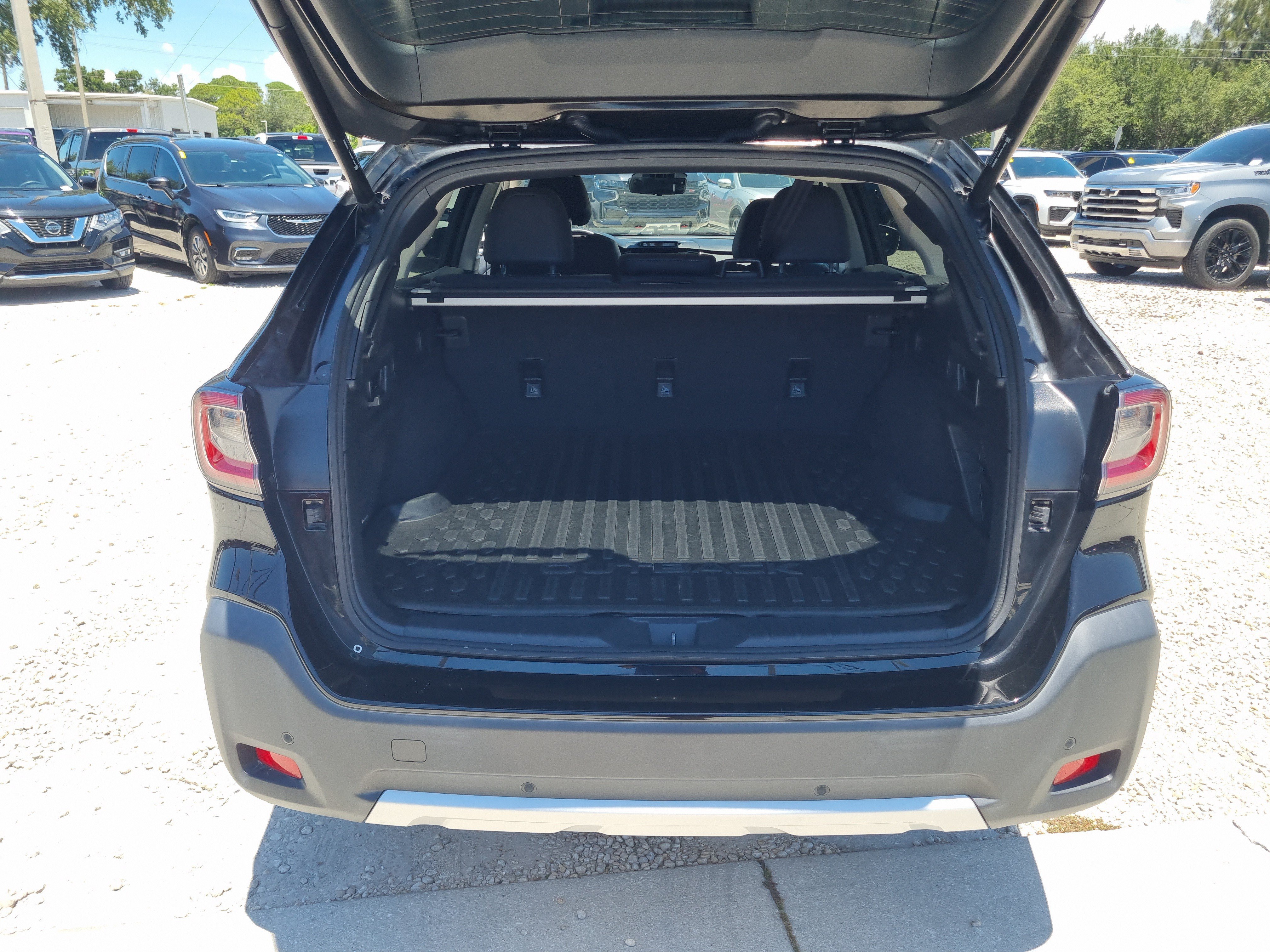 Used 2023 Subaru Outback Touring AWD/4WD image 8