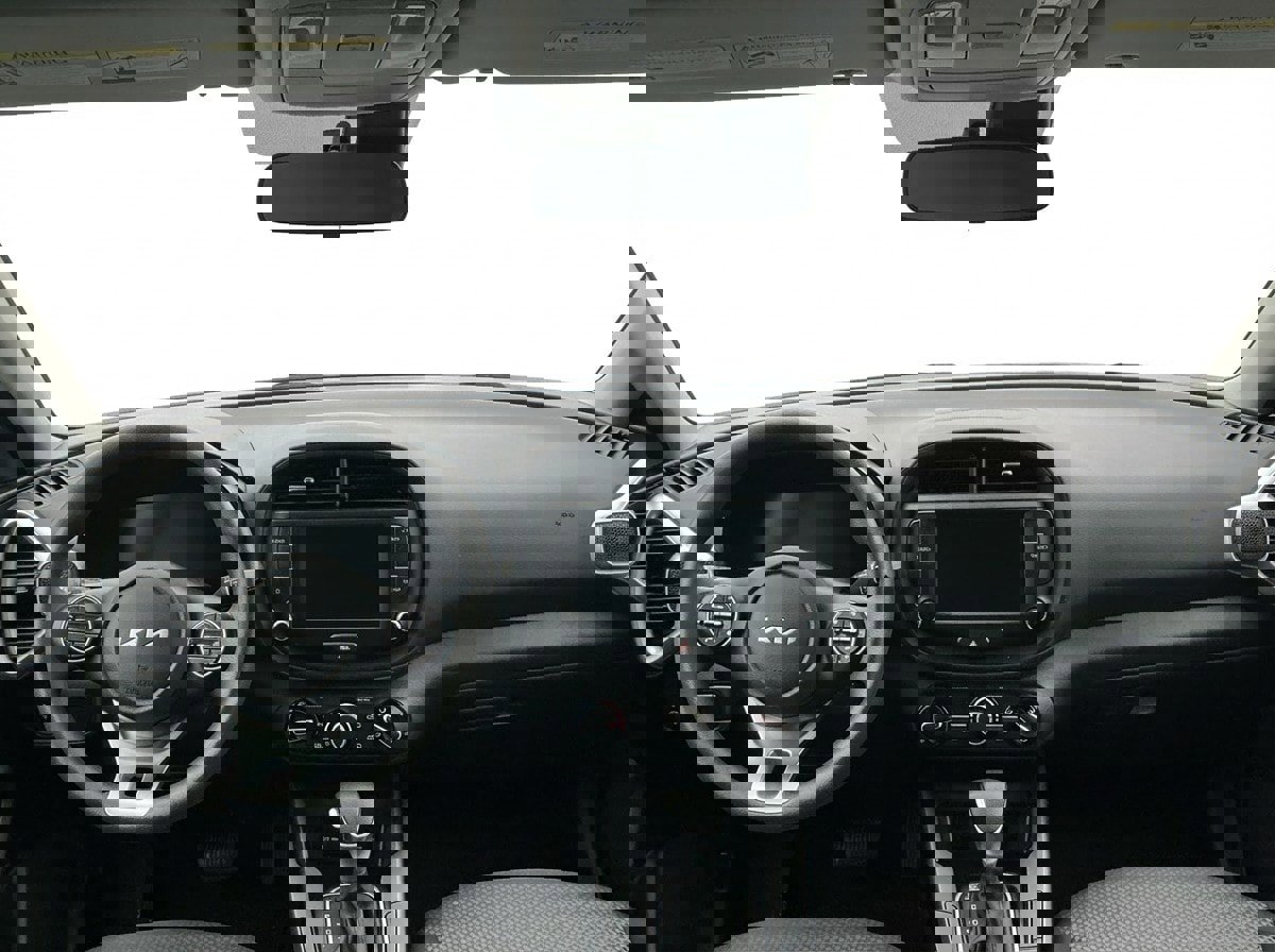 Used 2025 Kia Soul LX w/ LX Technology Package FWD image 9