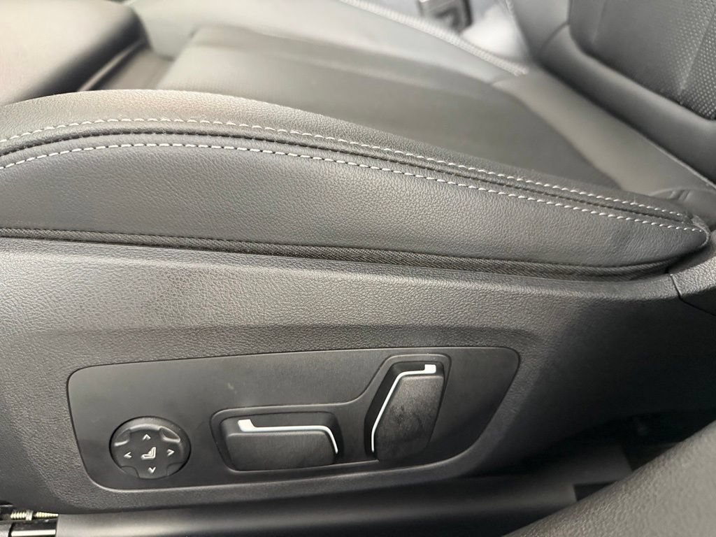 Used 2025 BMW 330i xDrive Sedan AWD/4WD image 21