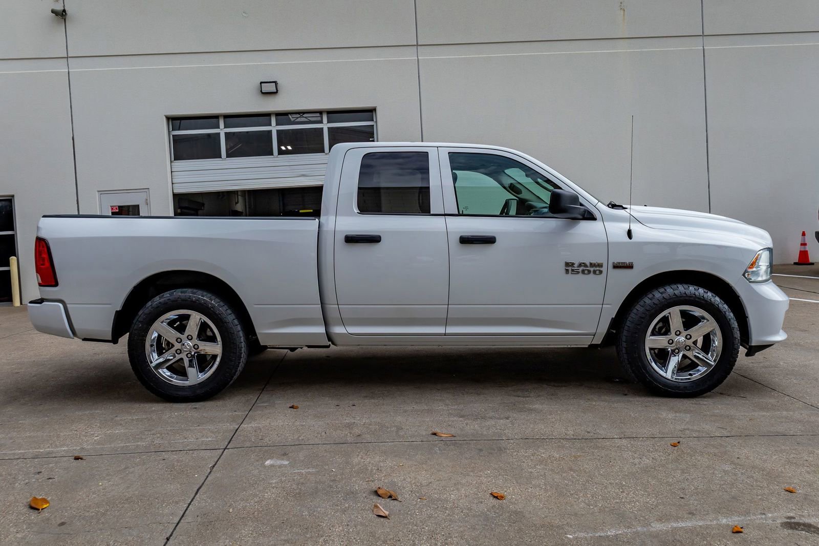 Used 2017 RAM 1500 Express RWD image 10