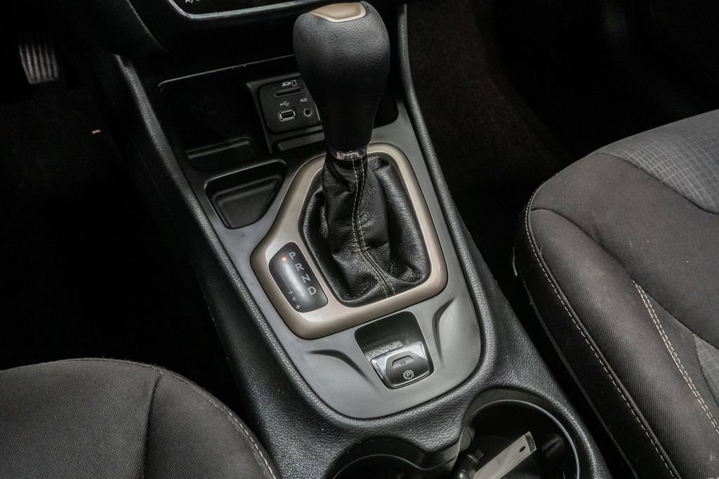Used 2015 Jeep Cherokee Latitude w/ Comfort/Convenience Group FWD image 23