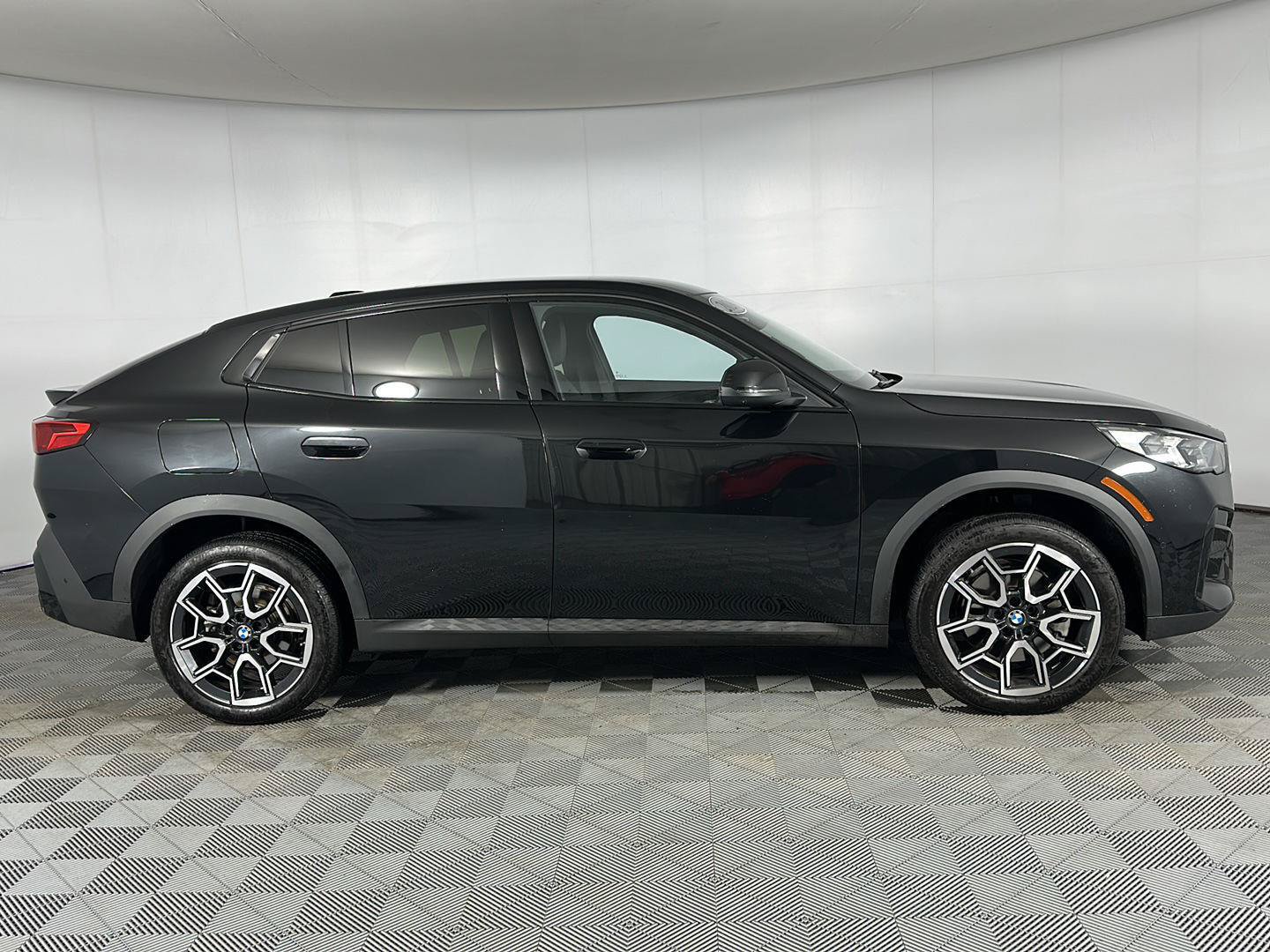 New 2026 BMW X2 xDrive28i w/ Technology Package AWD/4WD image 27