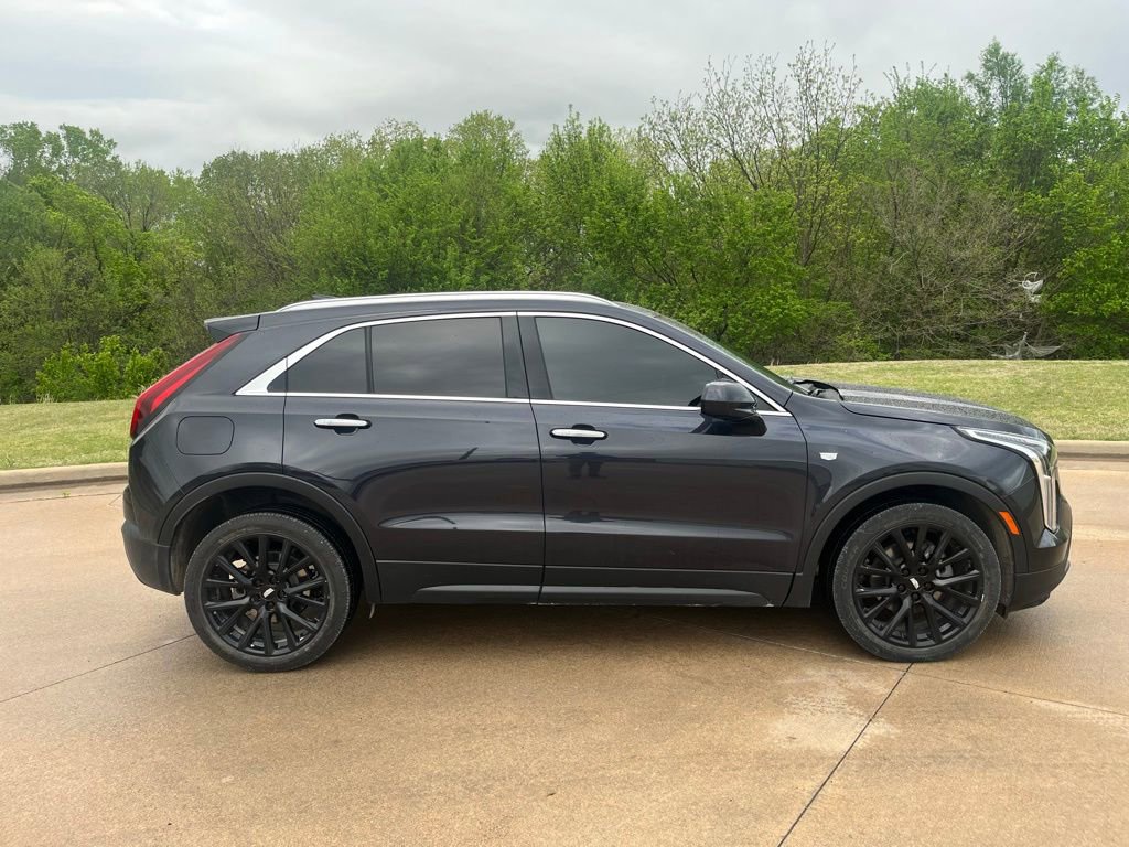 Used 2022 Cadillac XT4 Luxury w/ Cold Weather Package FWD image 6