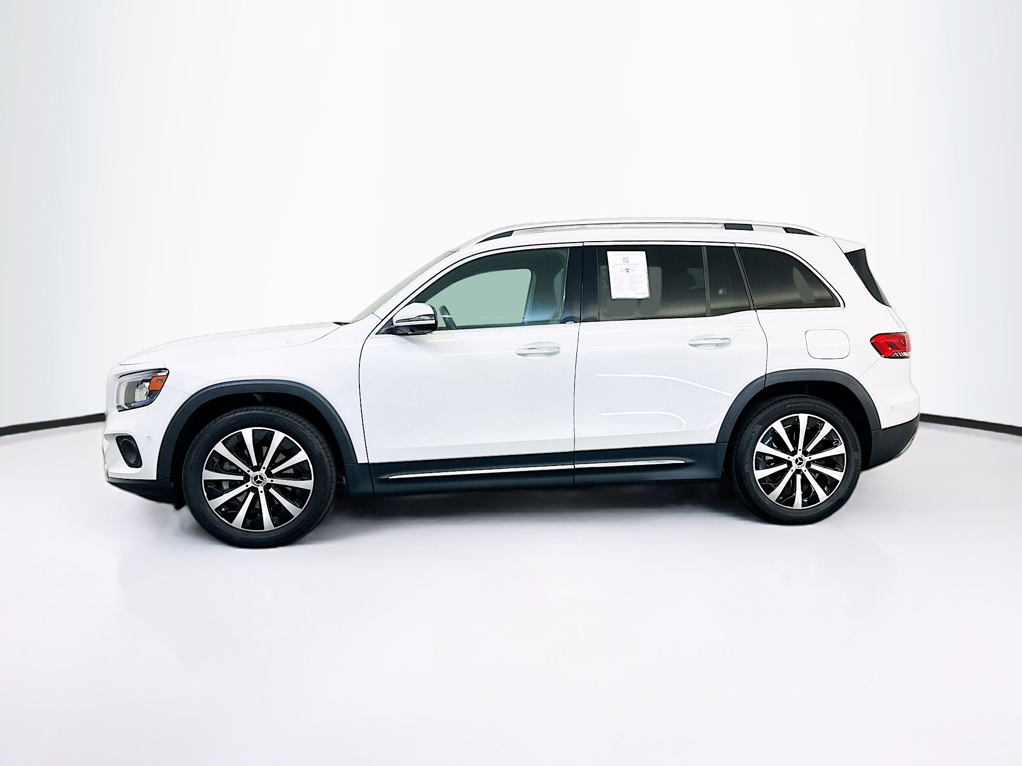 Used 2023 Mercedes-Benz GLB 250 4MATIC w/ Premium Package image 4