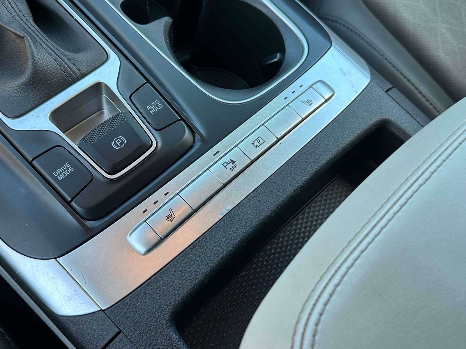 Used 2022 Kia Carnival LX image 31