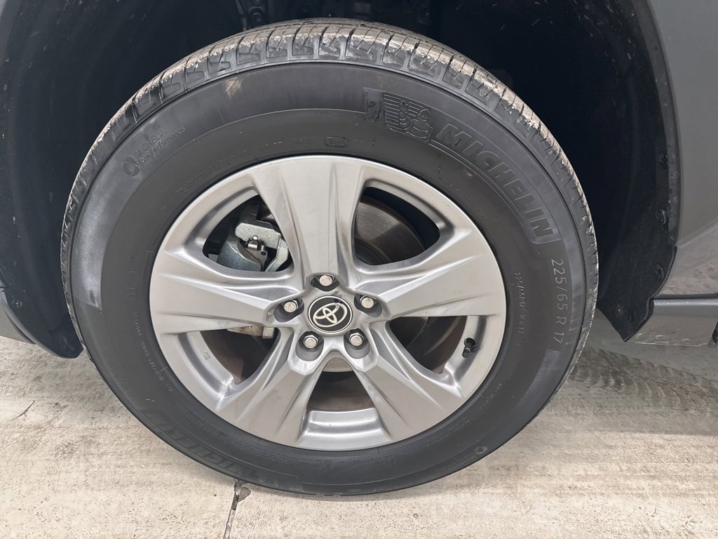 Used 2025 Toyota RAV4 XLE image 3