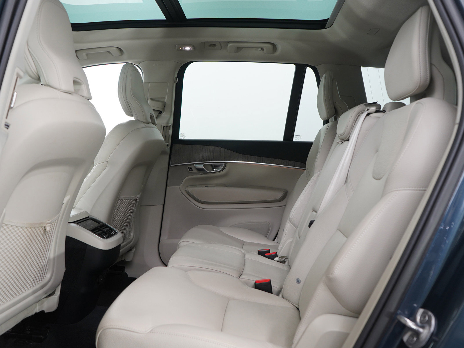 Used 2023 Volvo XC90 B6 Plus image 19